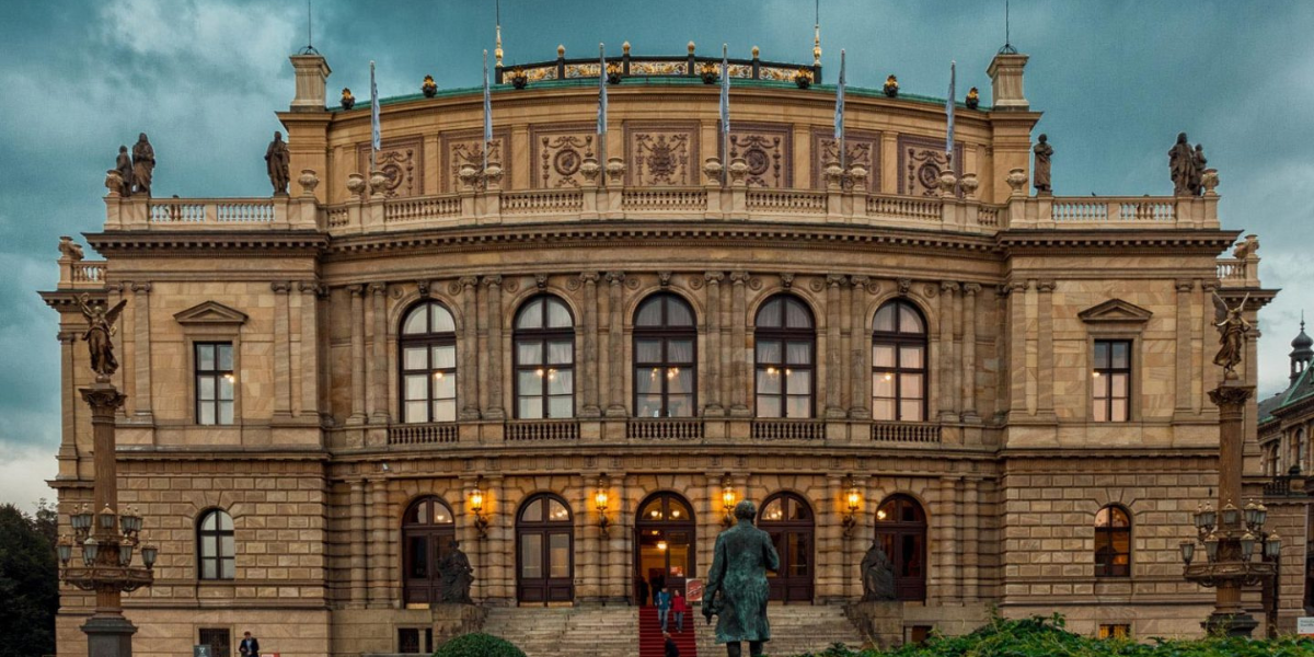 Novo palco giratório para a Ópera Estatal de Praga com LAPP